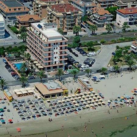 Hotel Cristal Cupra Marittima Exterior photo