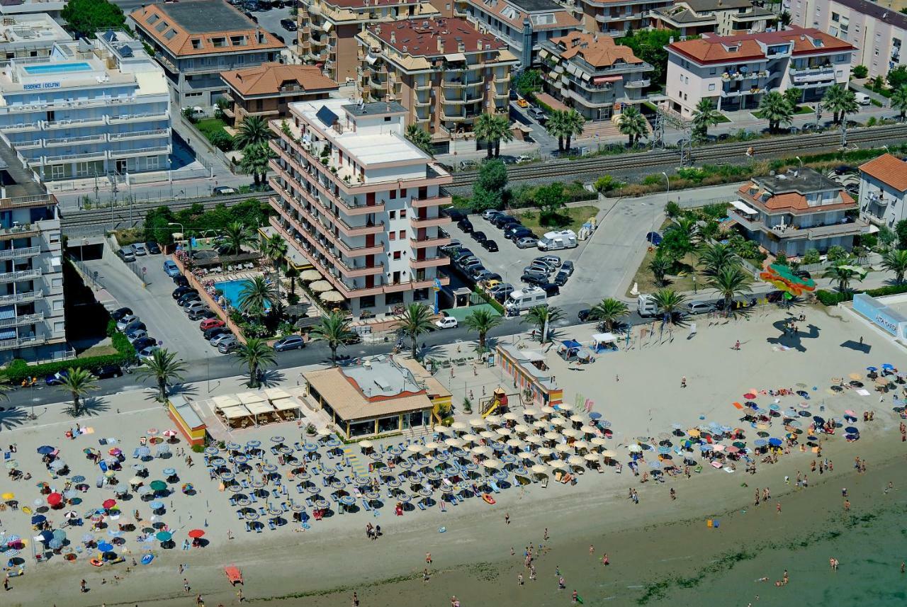 Hotel Cristal Cupra Marittima Exterior photo